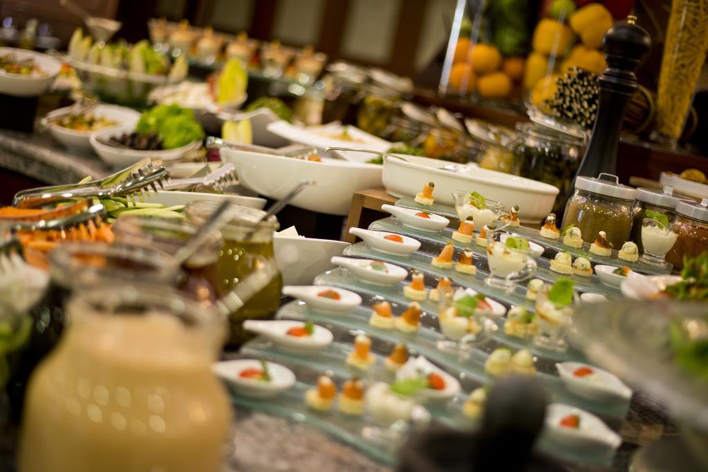 Warwick 5* Doha