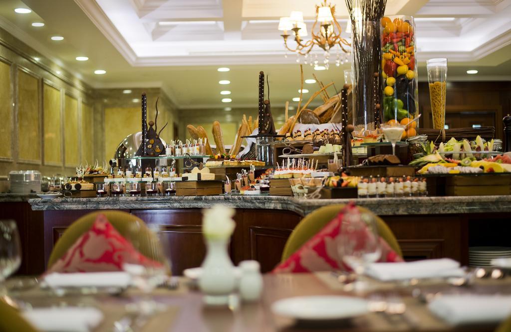 Hotel Warwick 5*