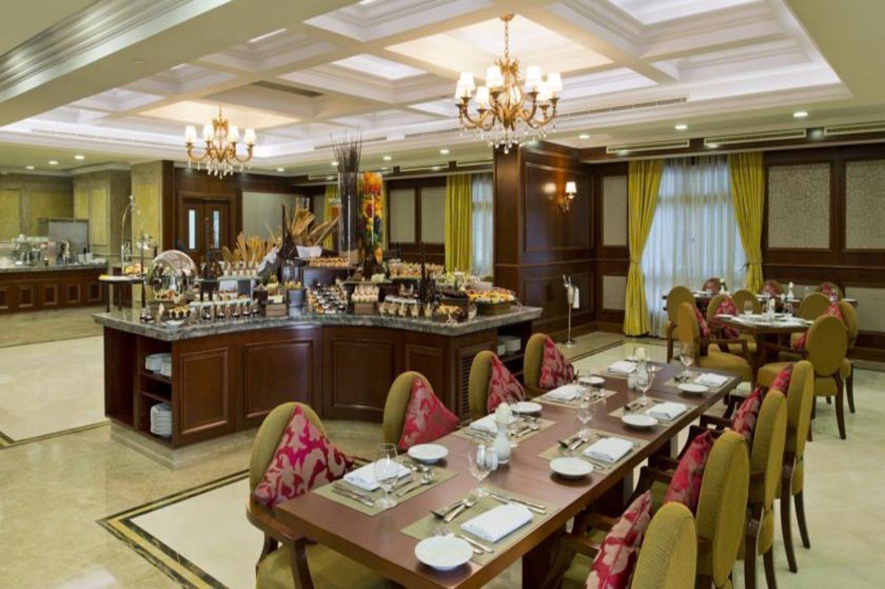 Hotel Warwick 5*