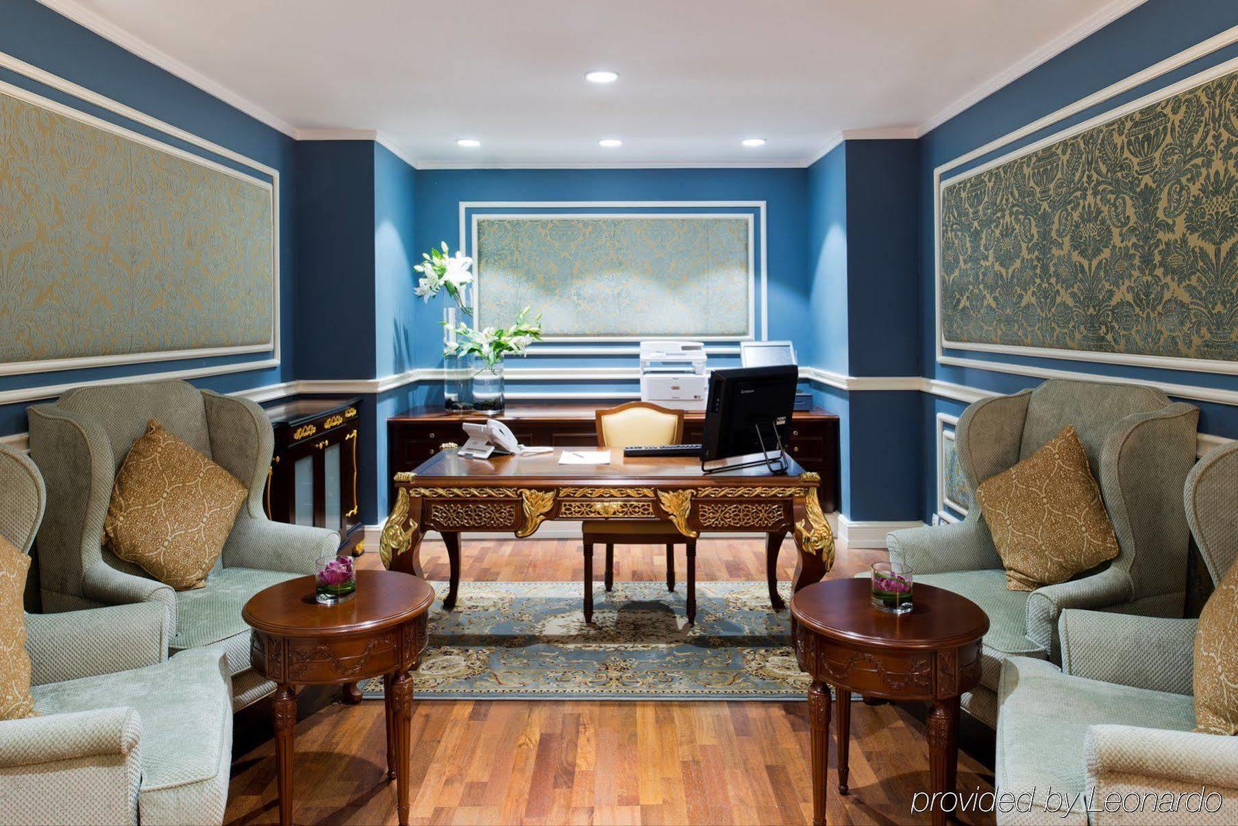 Warwick Hotel