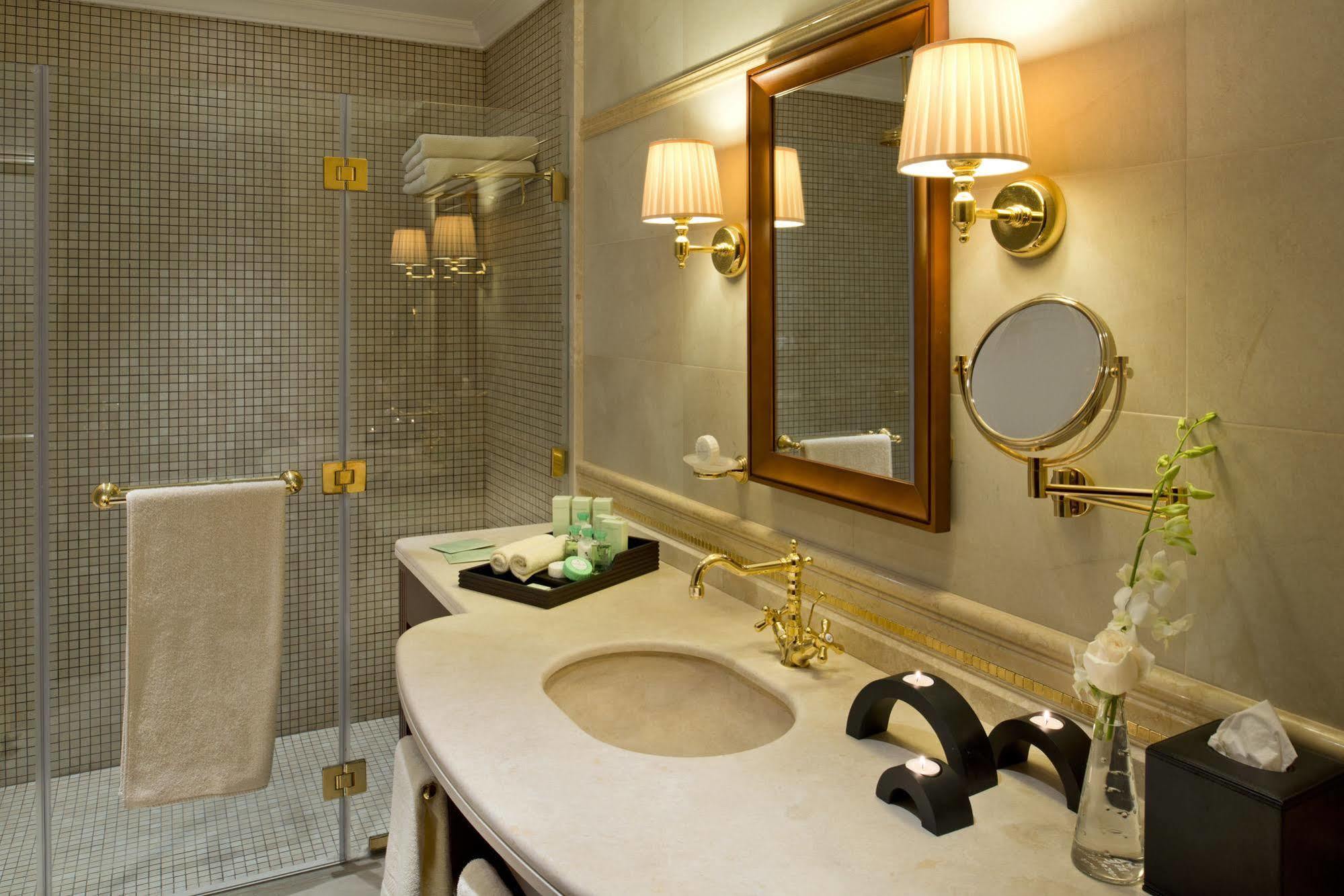 Warwick Hotel 5*