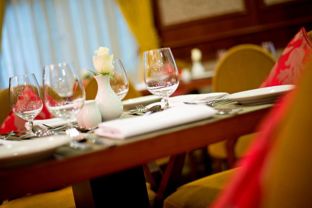 Warwick Hotel