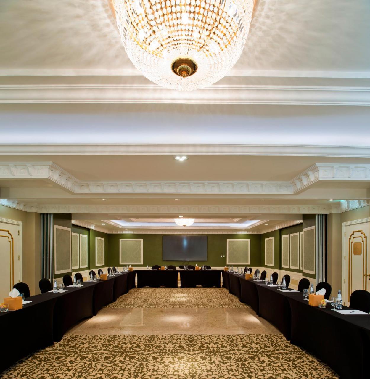Warwick Hotel 5*